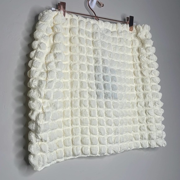 *new* PrettyLittleThing Shape Textured Micro Mini Skirt Women's Size 14 in Cream - Picture 5 of 8